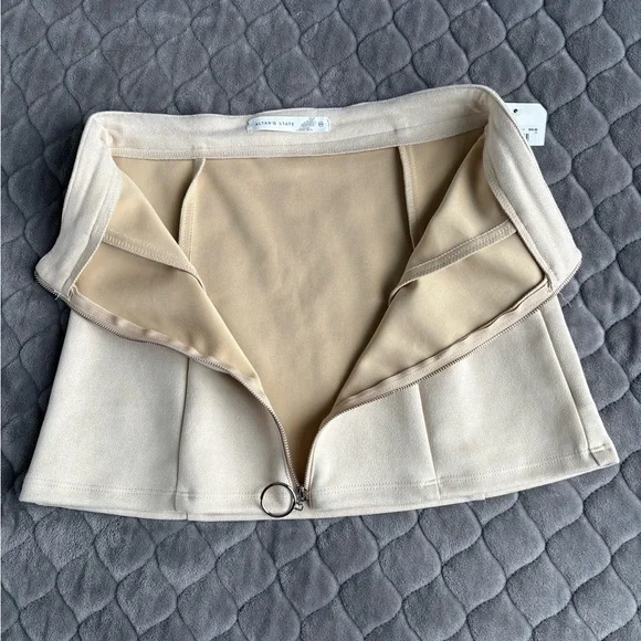 NWT ALTAR'D STATE MINI SKIRT - SIZE XS. - Picture 6 of 12